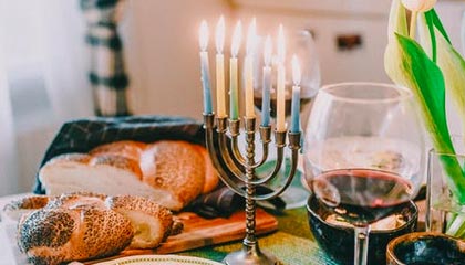 拉波尔塔与莱万沙特之旅亲密会见全球巴萨球迷|巴塞罗那|罗伯特·莱万多夫斯基|马西普|恩里克|西班牙皇家足球协会_新浪体育_新浪新闻